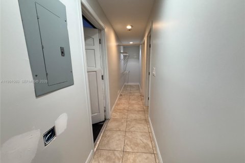 Casa en alquiler en Lake Worth, Florida, 5 dormitorios, 140.19 m2 № 2055508 - foto 29