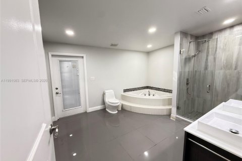 Casa en alquiler en Lake Worth, Florida, 5 dormitorios, 140.19 m2 № 2055508 - foto 17