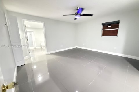 Casa en alquiler en Lake Worth, Florida, 5 dormitorios, 140.19 m2 № 2055508 - foto 15