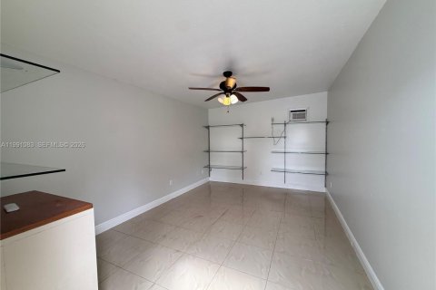 Casa en alquiler en Lake Worth, Florida, 5 dormitorios, 140.19 m2 № 2055508 - foto 24