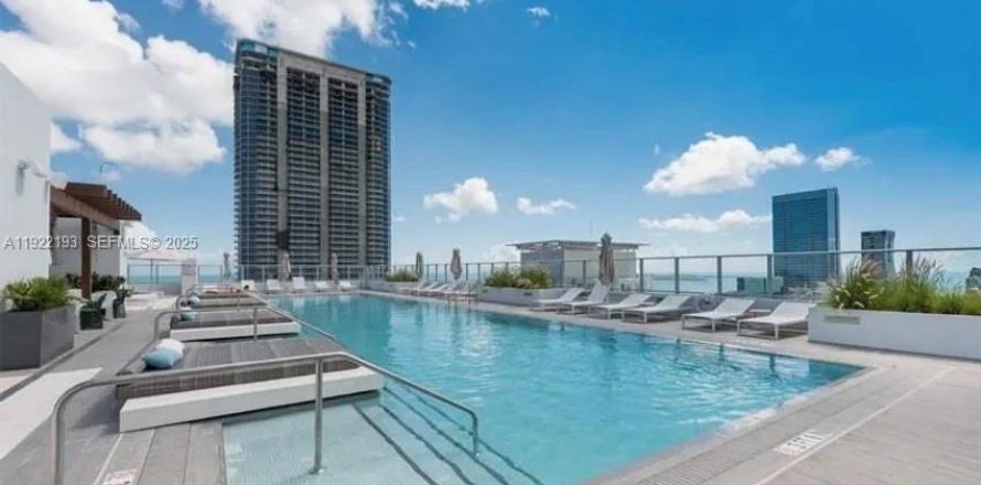 Кондоминиум с 1 спальней в Майами, Флорида № 1982261