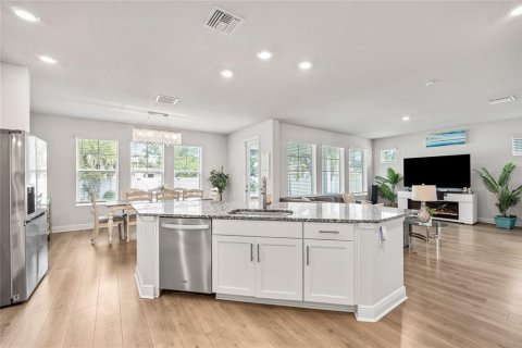 House in Saint Petersburg, Florida 4 bedrooms, 247.96 sq.m. № 1815482 - photo 12