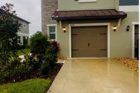 Townhouse in ANGELINE in Land O' Lakes, Florida 3 bedrooms, 166.02 sq.m. № 1806550 - photo 1