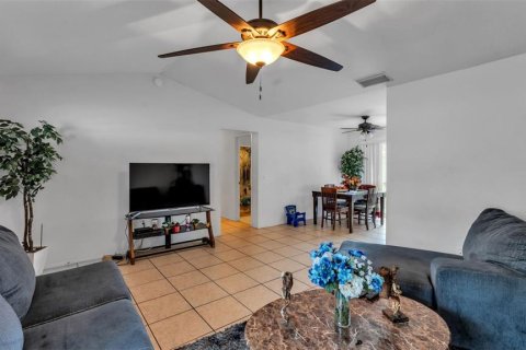 Casa en venta en Winter Haven, Florida, 3 dormitorios, 99.87 m2 № 2128036 - foto 5