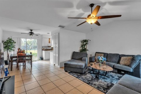 Casa en venta en Winter Haven, Florida, 3 dormitorios, 99.87 m2 № 2128036 - foto 3