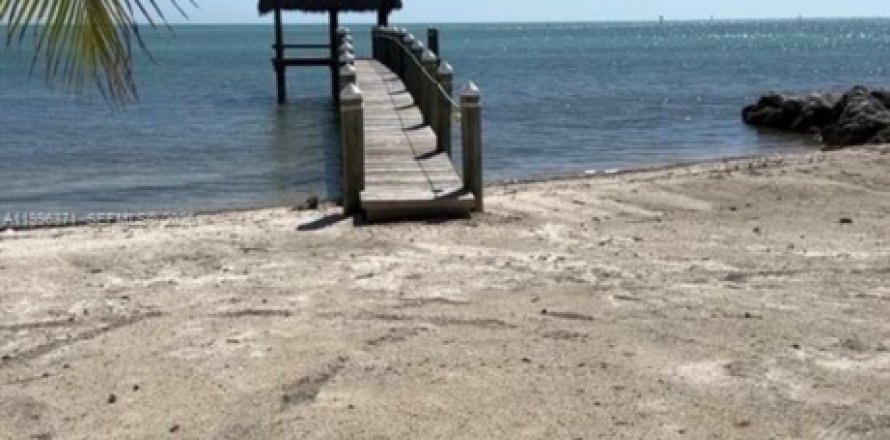 Земельный участок в Исламорада, Вилладж оф Айлендс, Флорида № 2058397