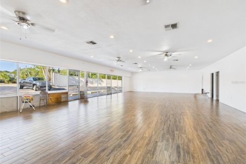 Commercial property in Beverly Hills, Florida 353.03 sq.m. № 2368670 - photo 8