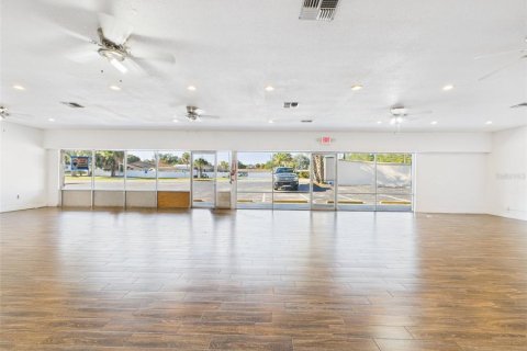Commercial property in Beverly Hills, Florida 353.03 sq.m. № 2368670 - photo 9