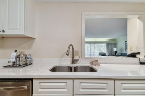 Condo in Palm Harbor, Florida, 3 bedrooms  № 1299945 - photo 7