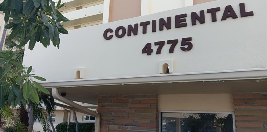 Condominio en Saint Petersburg, Florida, 2 dormitorios № 1901796