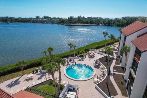 Condominio en alquiler en Sarasota, Florida, 2 dormitorios, 102.29 m2 № 2100727 - foto 20