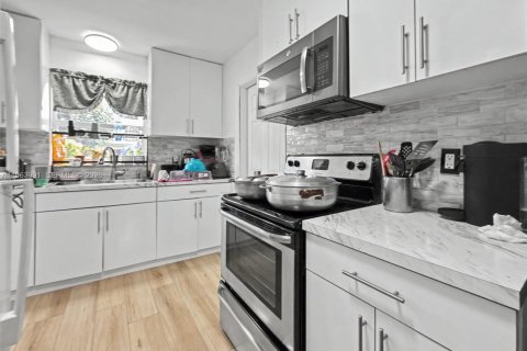 Villa ou maison à vendre à Homestead, Floride: 4 chambres, 142.51 m2 № 2081069 - photo 11