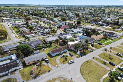 Villa ou maison à vendre à Homestead, Floride: 4 chambres, 142.51 m2 № 2081069 - photo 5