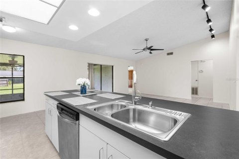 Villa ou maison à vendre à Brandon, Floride: 4 chambres, 170.57 m2 № 1894407 - photo 12