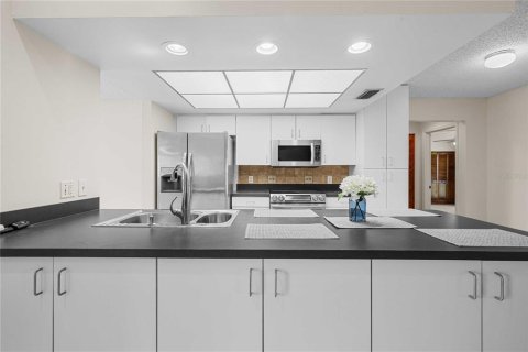 Villa ou maison à vendre à Brandon, Floride: 4 chambres, 170.57 m2 № 1894407 - photo 16