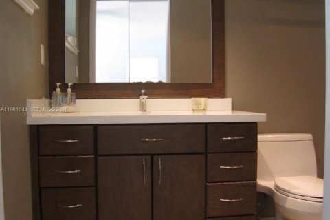 House in Pinecrest, Florida 4 bedrooms, 284.56 sq.m. № 2021843 - photo 13