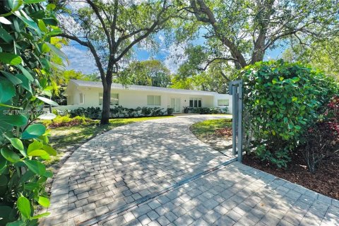 House in Pinecrest, Florida 4 bedrooms, 284.56 sq.m. № 2021843