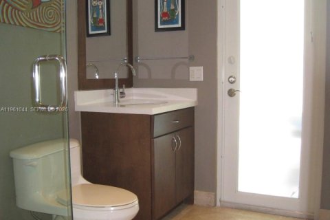 House in Pinecrest, Florida 4 bedrooms, 284.56 sq.m. № 2021843 - photo 16