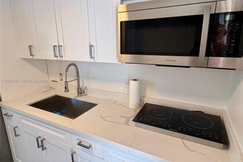 Appartement à louer à Hollywood, Floride: 81.01 m2 № 2076319 - photo 12