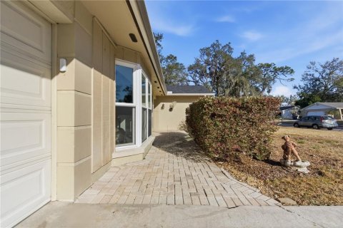 House in Brandon, Florida 3 bedrooms, 176.61 sq.m. № 2215243 - photo 5