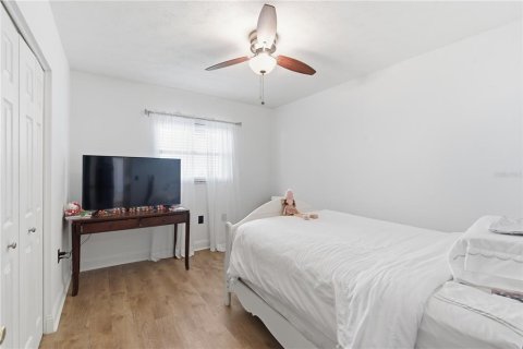 House in Brandon, Florida 3 bedrooms, 176.61 sq.m. № 2215243 - photo 14