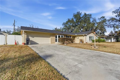 House in Brandon, Florida 3 bedrooms, 176.61 sq.m. № 2215243 - photo 4