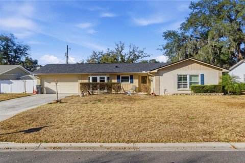 House in Brandon, Florida 3 bedrooms, 176.61 sq.m. № 2215243