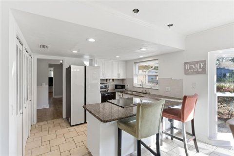 House in Brandon, Florida 3 bedrooms, 176.61 sq.m. № 2215243 - photo 19
