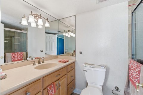 House in Brandon, Florida 3 bedrooms, 176.61 sq.m. № 2215243 - photo 13