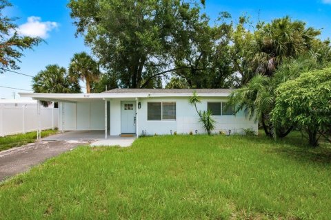House in New Port Richey, Florida 2 bedrooms, 69.12 sq.m. № 2305230