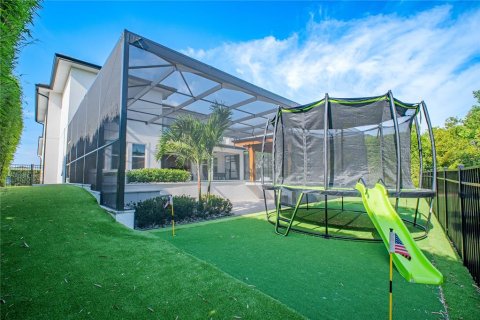 House in Orlando, Florida 4 bedrooms, 393.91 sq.m. № 1827680 - photo 9