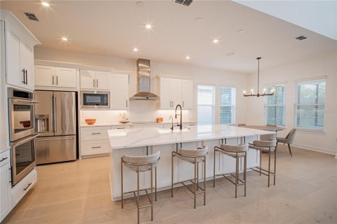 House in Orlando, Florida 4 bedrooms, 393.91 sq.m. № 1827680 - photo 2