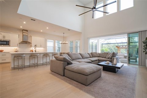House in Orlando, Florida 4 bedrooms, 393.91 sq.m. № 1827680 - photo 3