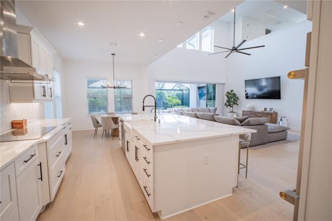 House in Orlando, Florida 4 bedrooms, 393.91 sq.m. № 1827680 - photo 12