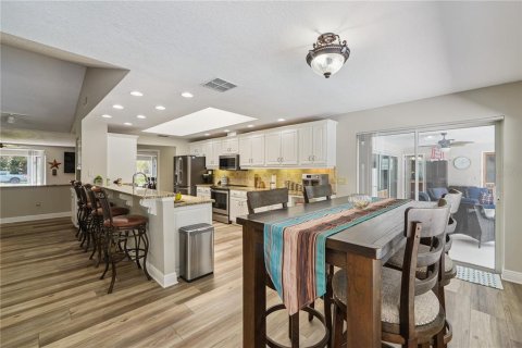 Villa ou maison à vendre à Spring Hill, Floride: 5 chambres, 335.38 m2 № 1907267 - photo 5