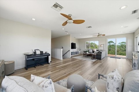 House in Tarpon Springs, Florida 3 bedrooms, 293.94 sq.m. № 2110577 - photo 12