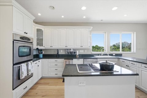 House in Tarpon Springs, Florida 3 bedrooms, 293.94 sq.m. № 2110577 - photo 28