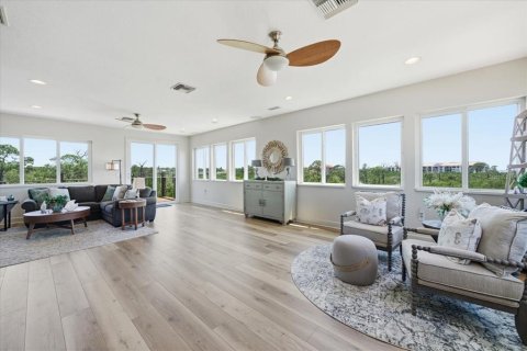 House in Tarpon Springs, Florida 3 bedrooms, 293.94 sq.m. № 2110577 - photo 11