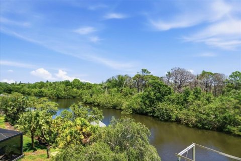 House in Tarpon Springs, Florida 3 bedrooms, 293.94 sq.m. № 2110577 - photo 20