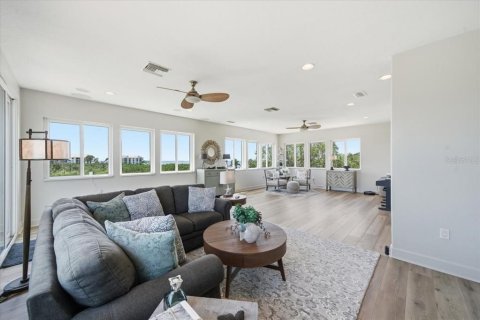 House in Tarpon Springs, Florida 3 bedrooms, 293.94 sq.m. № 2110577 - photo 16