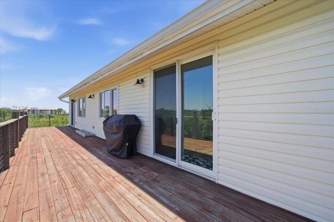 House in Tarpon Springs, Florida 3 bedrooms, 293.94 sq.m. № 2110577 - photo 27