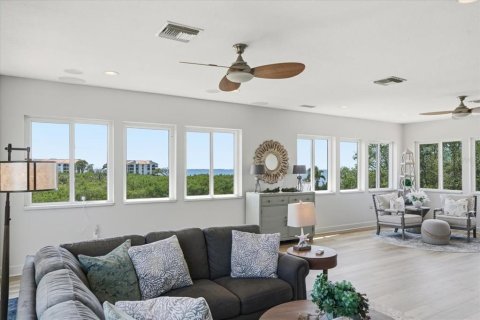 House in Tarpon Springs, Florida 3 bedrooms, 293.94 sq.m. № 2110577 - photo 13