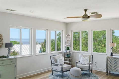House in Tarpon Springs, Florida 3 bedrooms, 293.94 sq.m. № 2110577 - photo 8