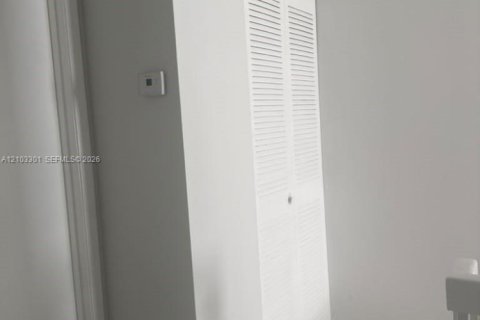Touwnhouse à louer à Lauderhill, Floride: 2 chambres, 87.33 m2 № 2417466 - photo 4