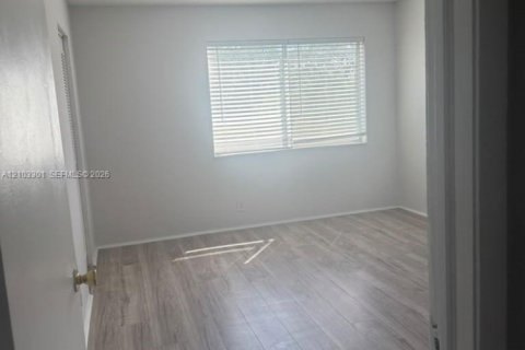 Touwnhouse à louer à Lauderhill, Floride: 2 chambres, 87.33 m2 № 2417466 - photo 6