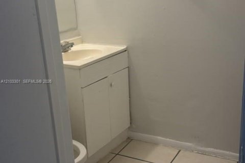 Touwnhouse à louer à Lauderhill, Floride: 2 chambres, 87.33 m2 № 2417466 - photo 13