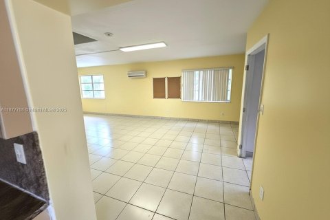 Casa en venta en Fort Lauderdale, Florida, 6 dormitorios, 204.38 m2 № 1928491 - foto 4