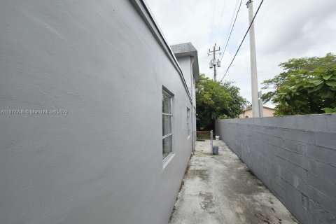 Casa en venta en Fort Lauderdale, Florida, 6 dormitorios, 204.38 m2 № 1928491 - foto 15