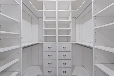 Купить виллу или дом в Норт-Майами, Флорида 4 спальни, 199.28м2, № 1932721 - фото 23