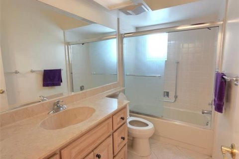 House in Spring Hill, Florida 2 bedrooms, 155.52 sq.m. № 2222419 - photo 13